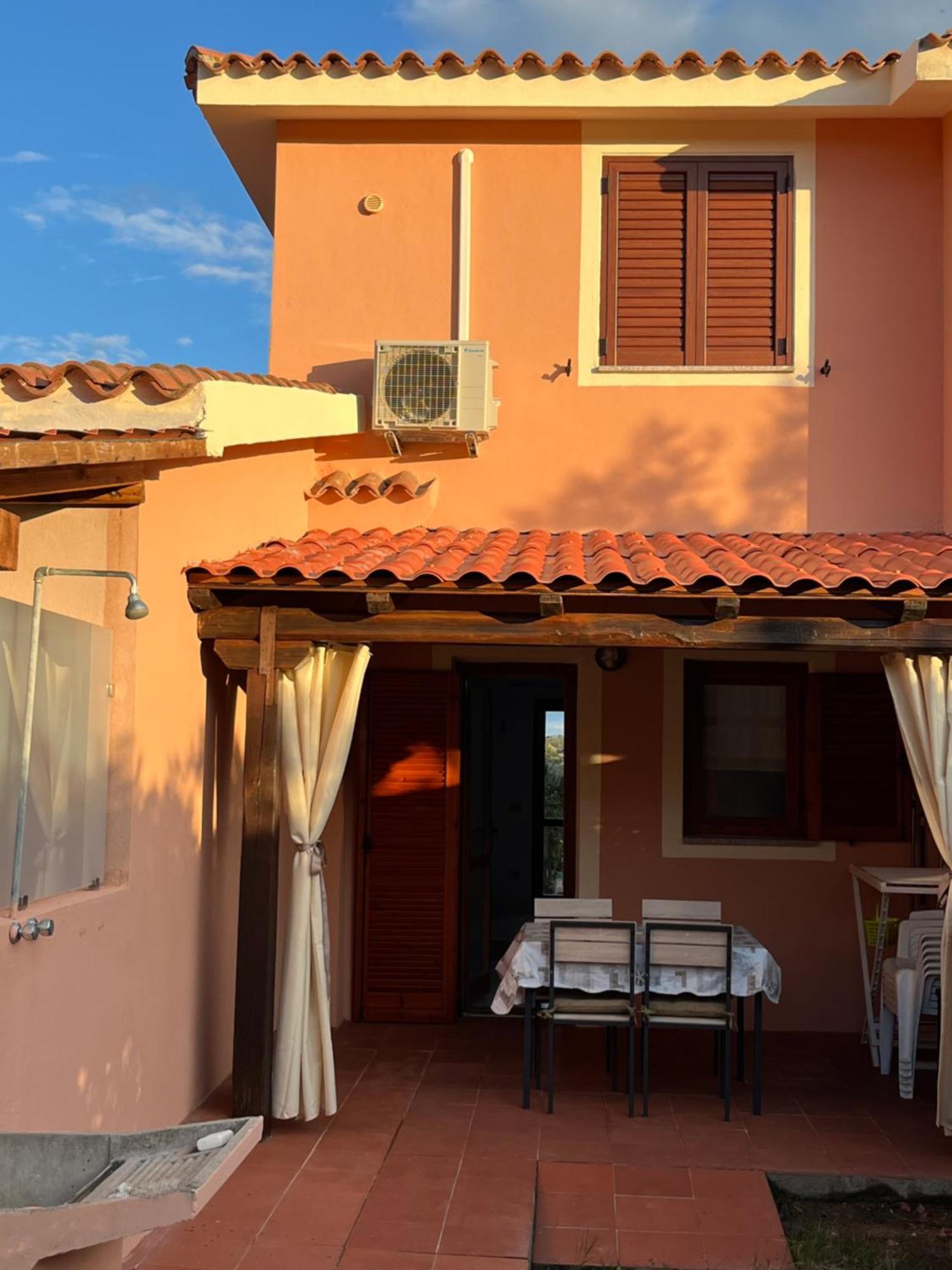 Casa Sviluppata Su Due Piani Con Doppia Veranda E Parcheggio Privato Сан-Теодоро Екстер'єр фото