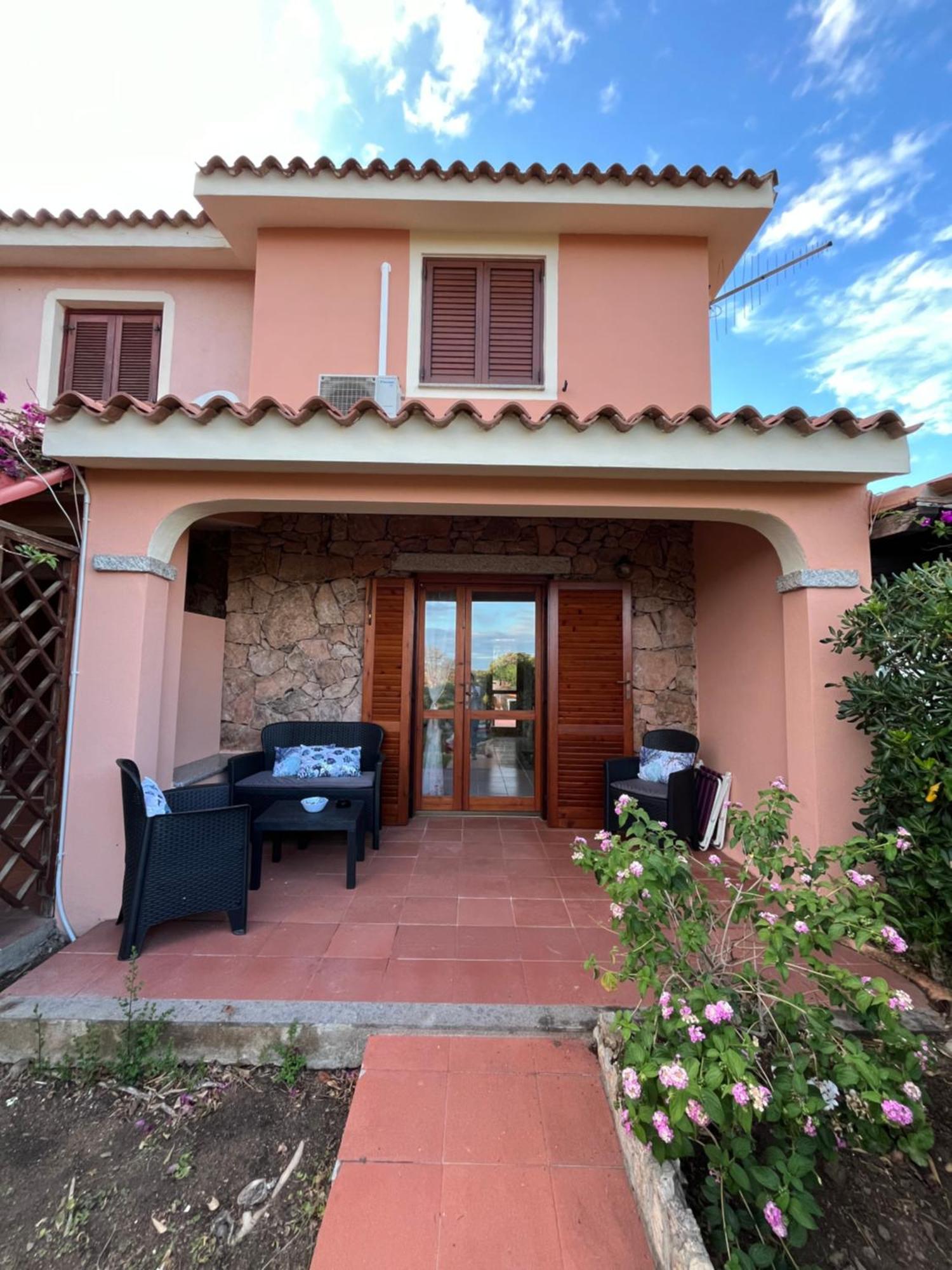 Casa Sviluppata Su Due Piani Con Doppia Veranda E Parcheggio Privato Сан-Теодоро Екстер'єр фото
