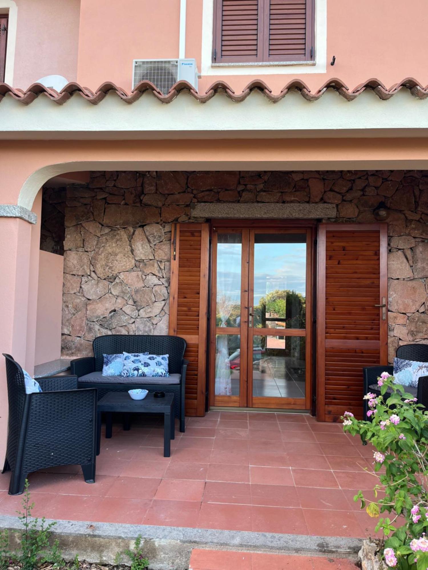 Casa Sviluppata Su Due Piani Con Doppia Veranda E Parcheggio Privato Сан-Теодоро Екстер'єр фото