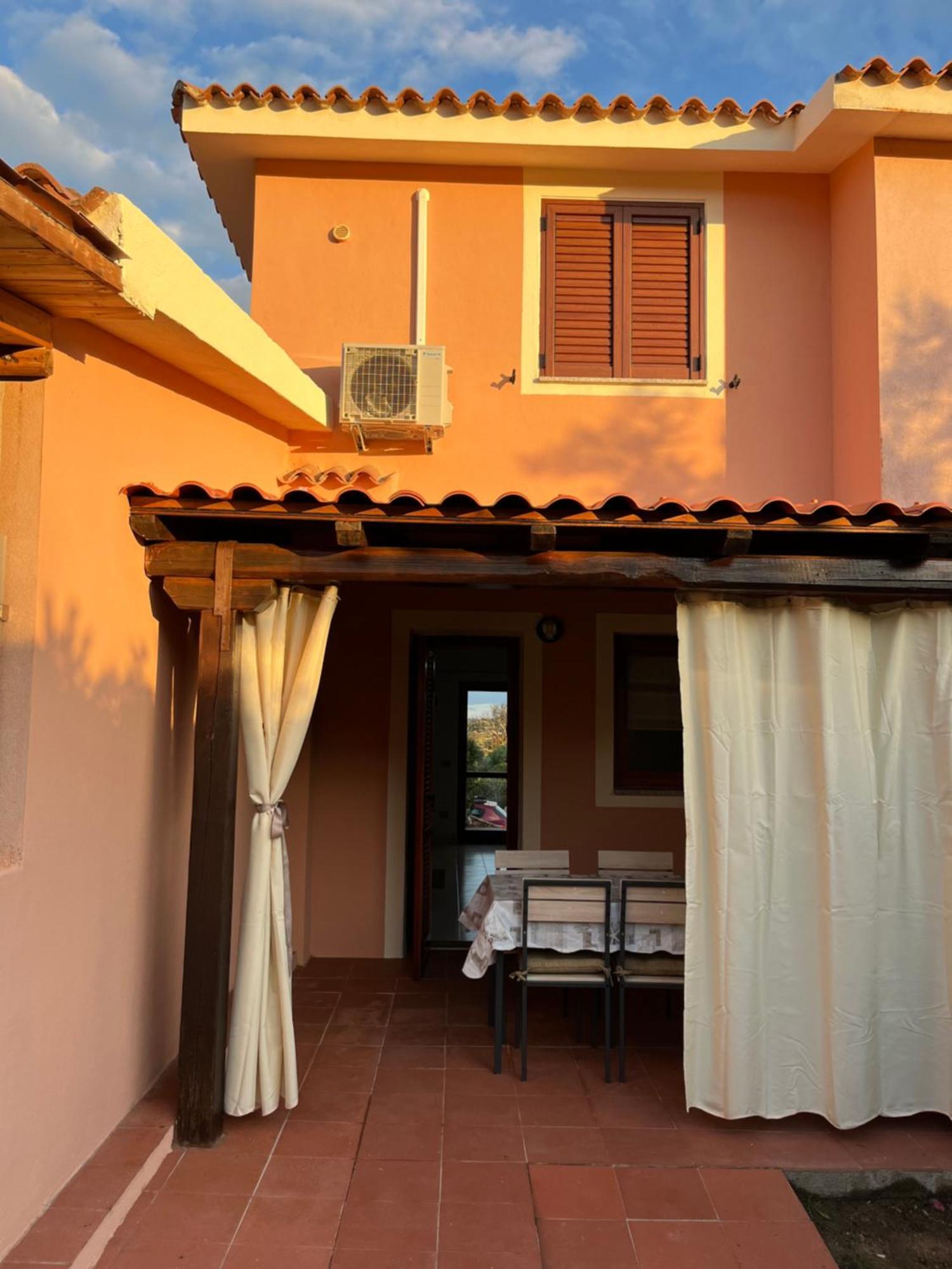 Casa Sviluppata Su Due Piani Con Doppia Veranda E Parcheggio Privato Сан-Теодоро Екстер'єр фото